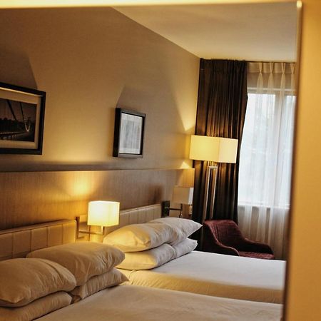 אוקסברידג' Lancaster Hotel מראה חיצוני תמונה