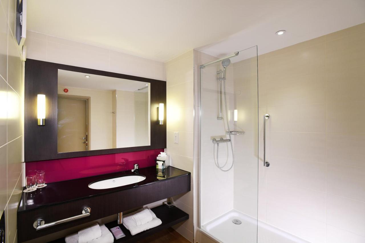 אוקסברידג' Lancaster Hotel מראה חיצוני תמונה