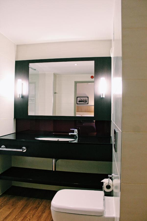 אוקסברידג' Lancaster Hotel מראה חיצוני תמונה