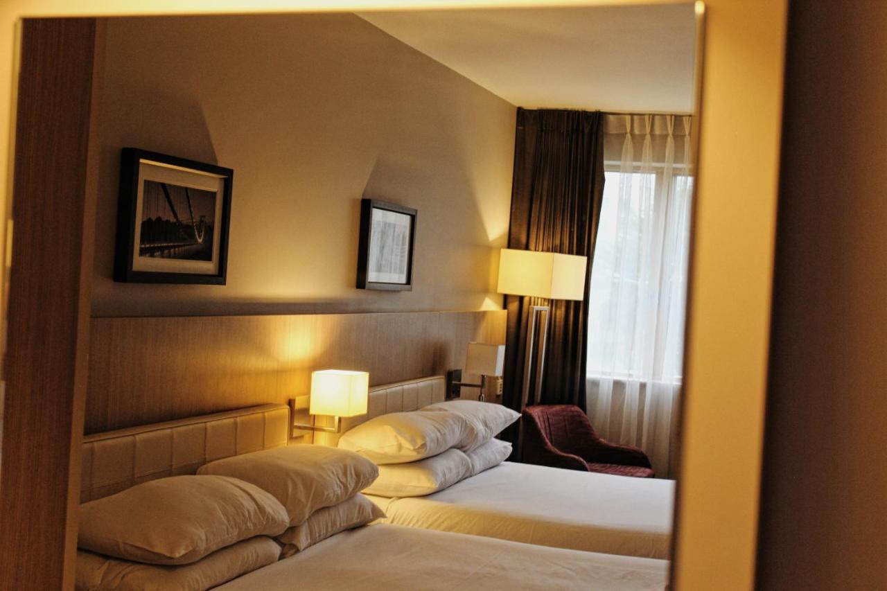 אוקסברידג' Lancaster Hotel מראה חיצוני תמונה