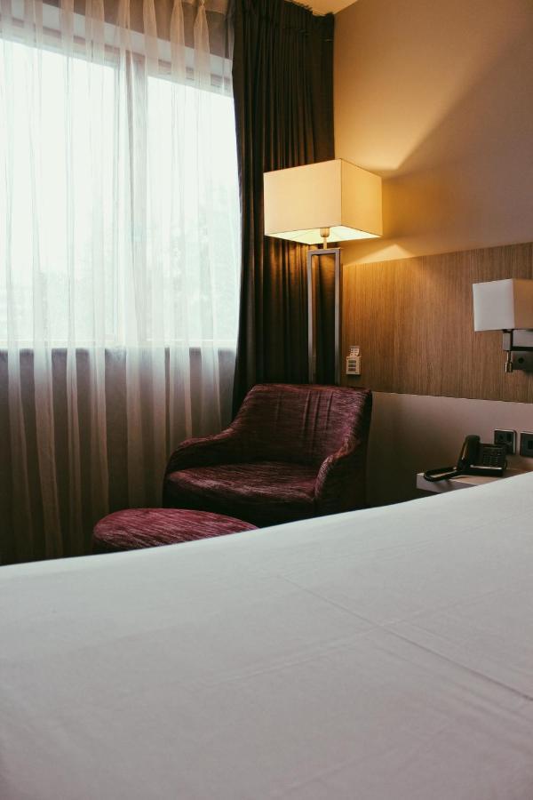 אוקסברידג' Lancaster Hotel מראה חיצוני תמונה