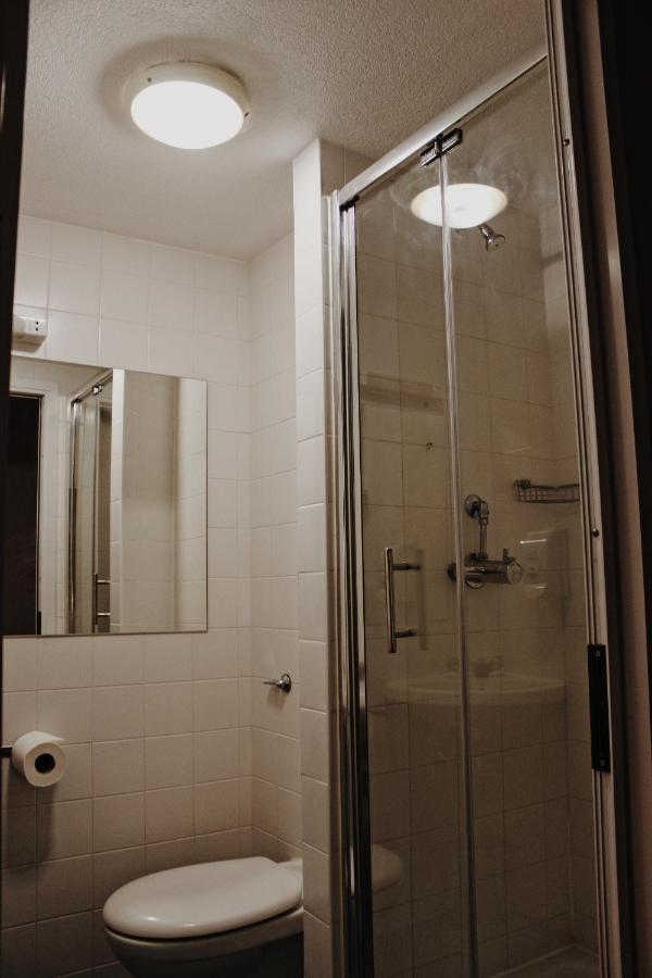 אוקסברידג' Lancaster Hotel מראה חיצוני תמונה
