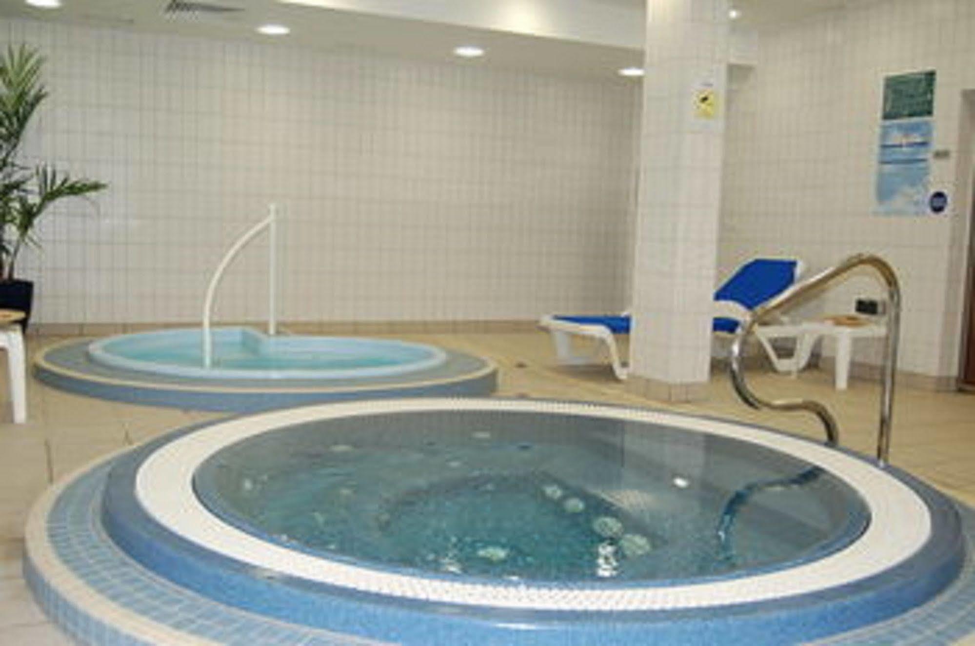 אוקסברידג' Lancaster Hotel מראה חיצוני תמונה
